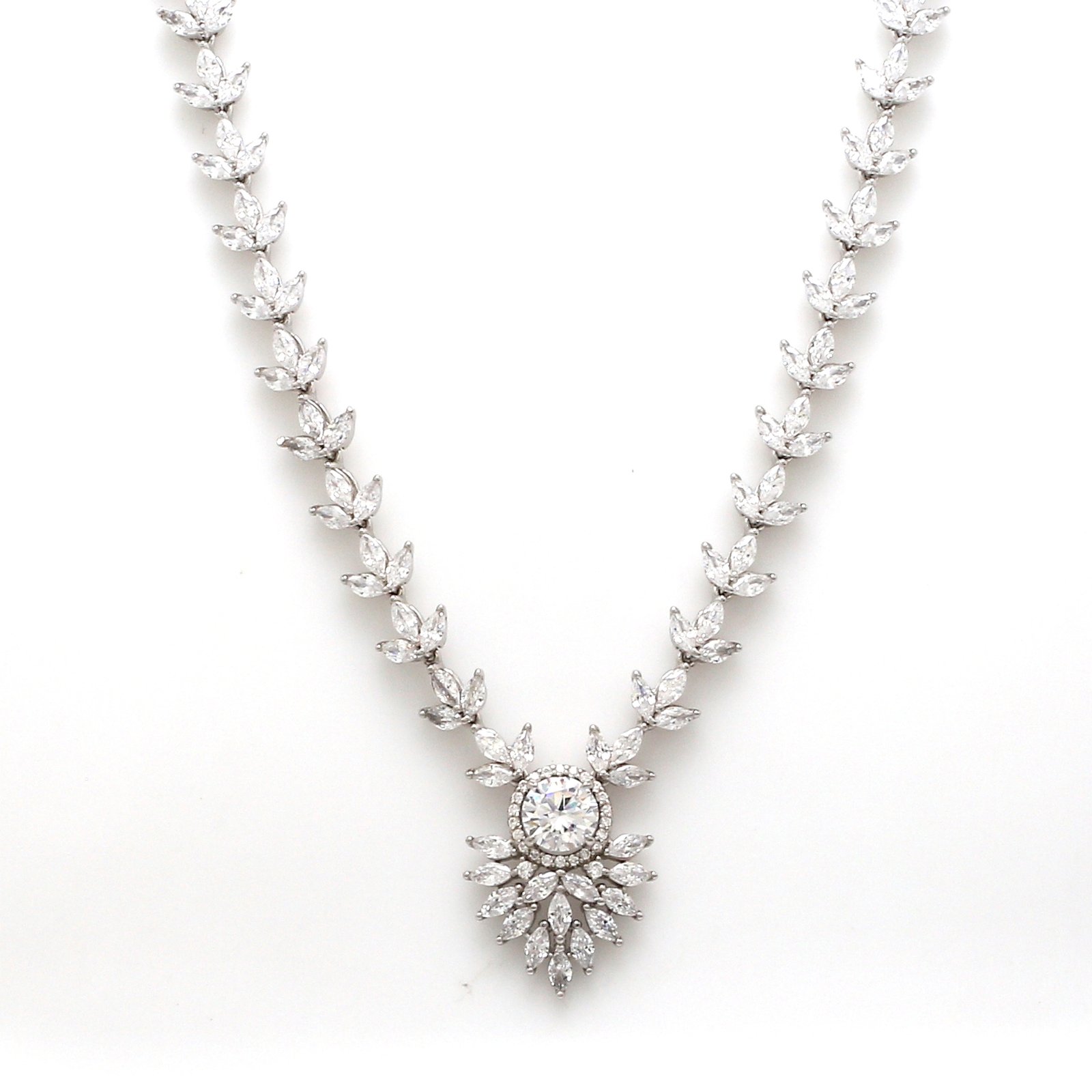 Noor Necklace Set – White - Image 3